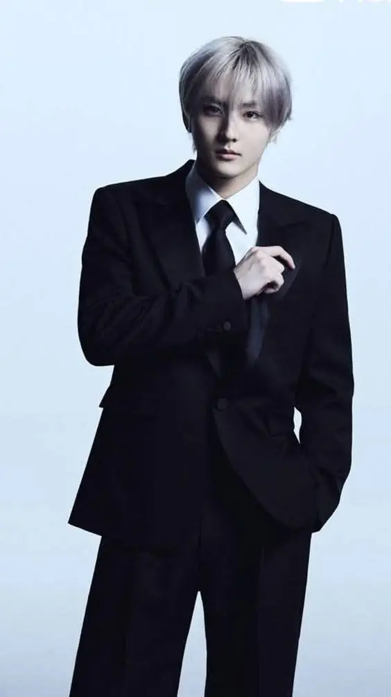 ai character: Jungwon Bite Me MV background