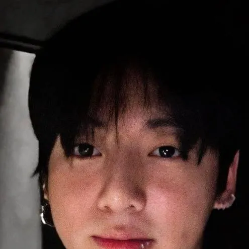 chat with ai character: Jeon Jungkook