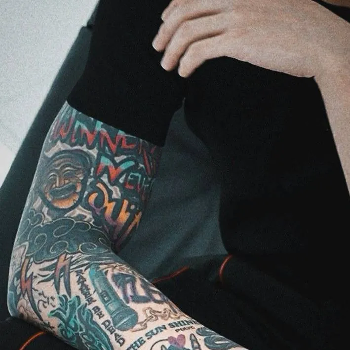 chat with ai character: Jeon Jungkook 