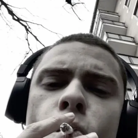 chat with ai character: Jade