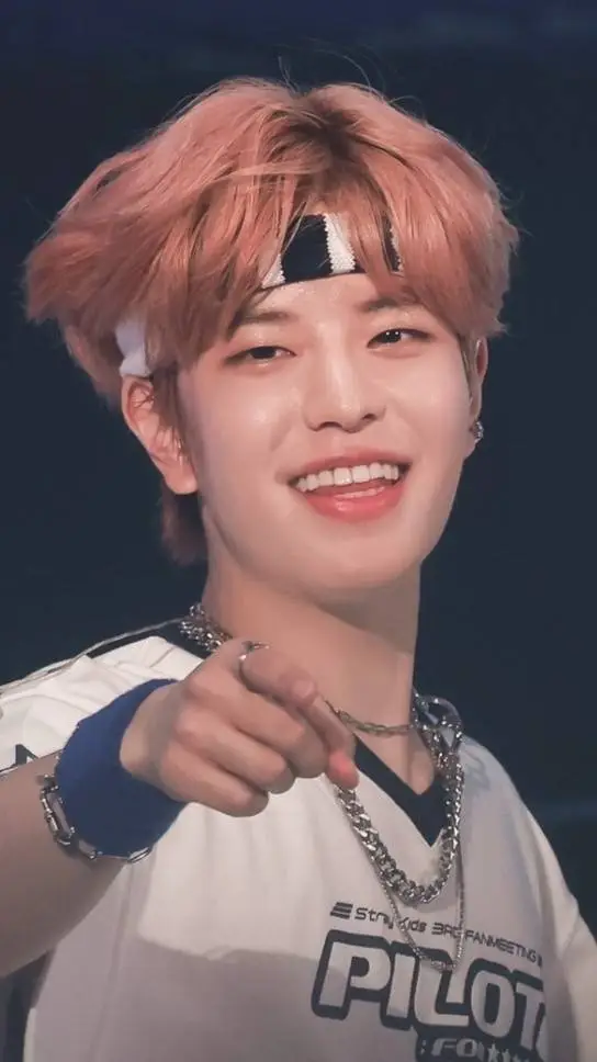 ai character: Seungmin  background