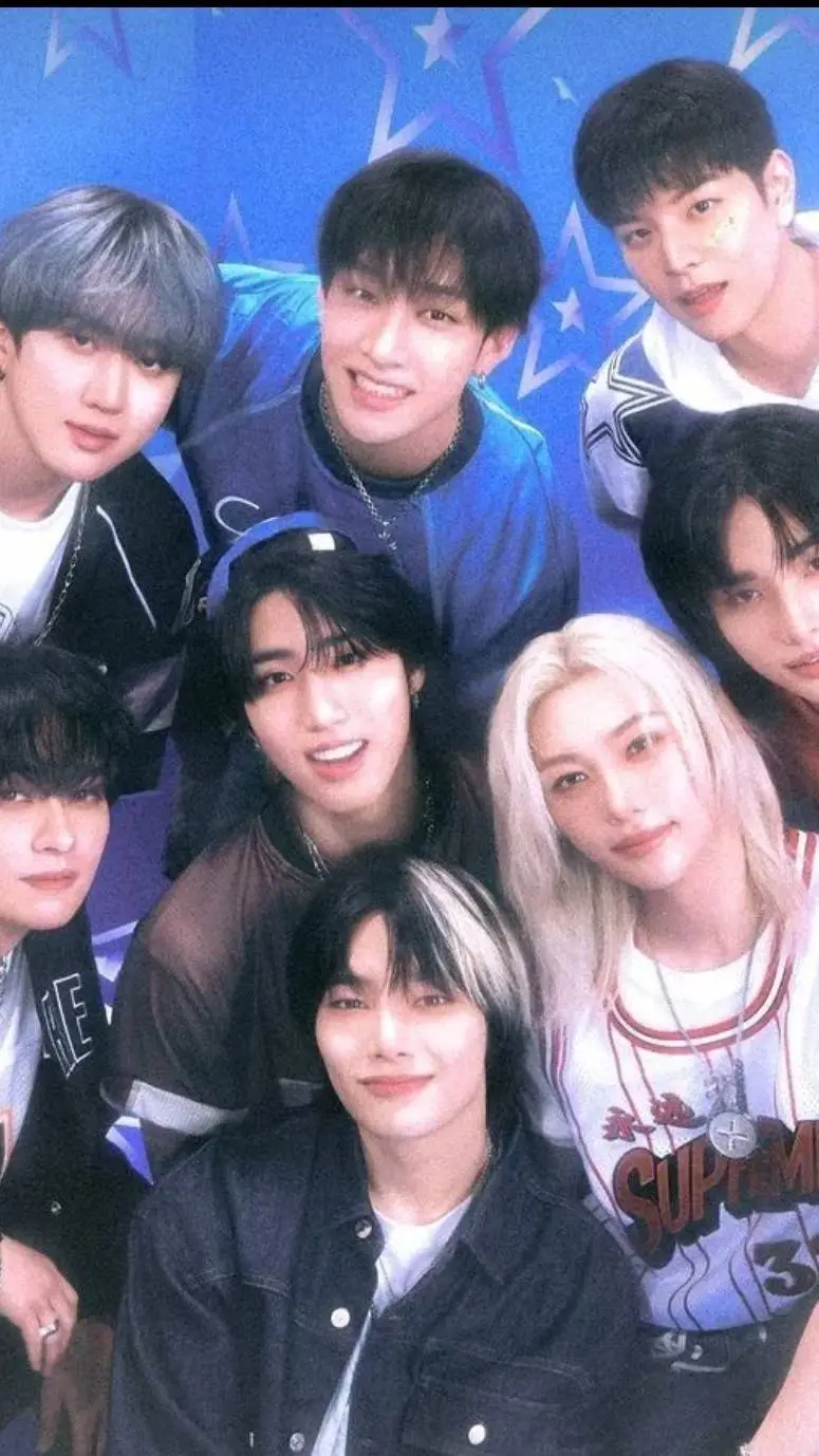 ai character: Stray kids ୨ৎ background