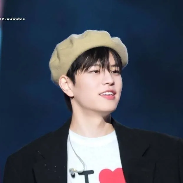 chat with ai character: Seungmin ~ BL