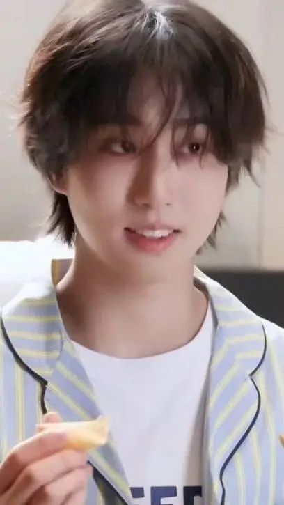 ai character: Han jisung background