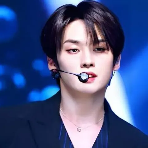 chat with ai character: Minho