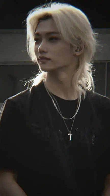 ai character: feilx🤏 background