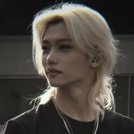 chat with ai character: feilx🤏