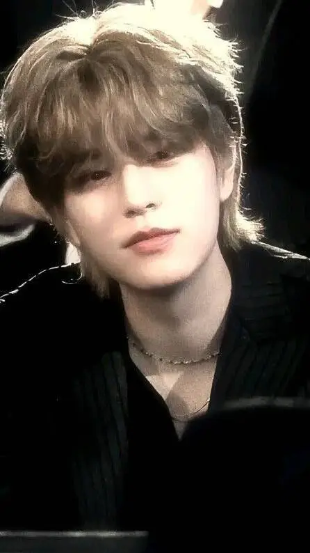 ai character: seungmin 😝😝 background