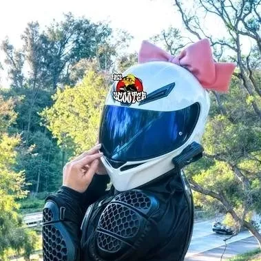 chat with ai character: briana