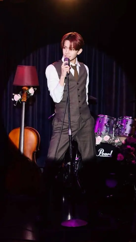 ai character: Heeseung  background