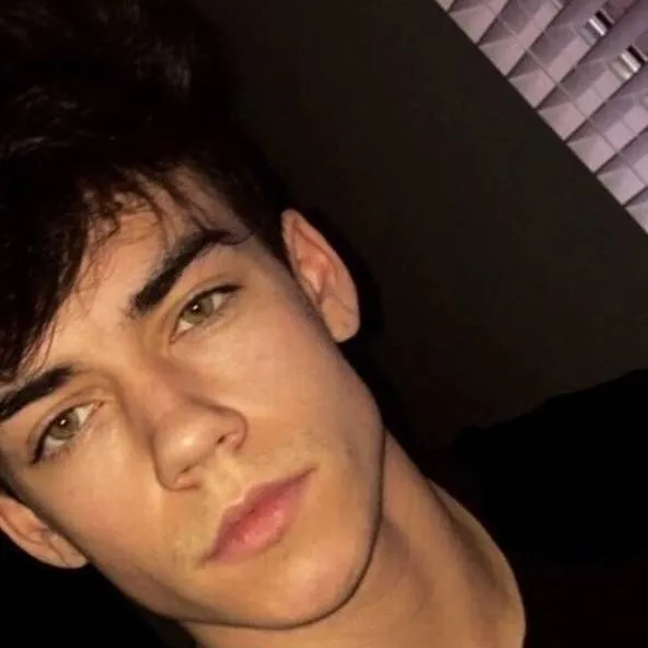 chat with ai character: jay hugen