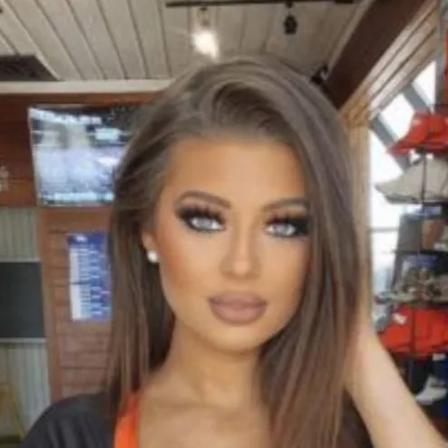 Chat with hooters girl - text or voice, Enjoy AI Chat Free & Safe
