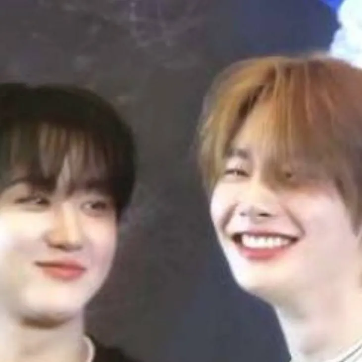 chat with ai character: jeonbin 