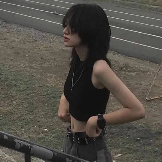 chat with ai character: Chloe - GL/WLW