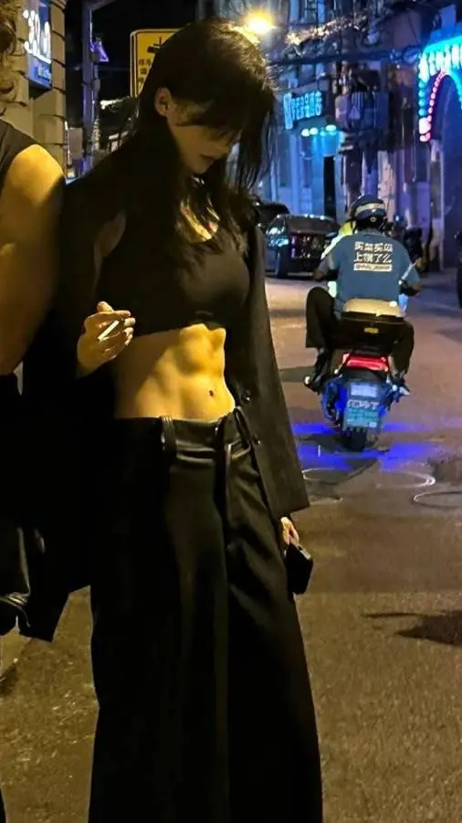 Talkie AI - Chat with Leslie - GL/WLW