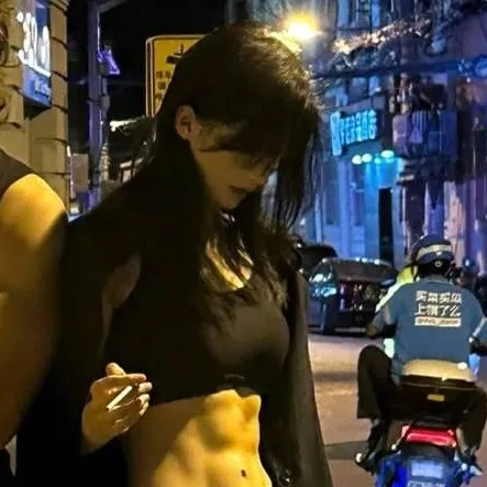 chat with ai character: Leslie - GL/WLW