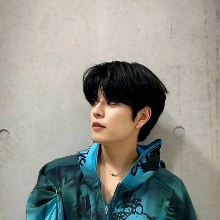 chat with ai character: ♡•Seungmin•♡