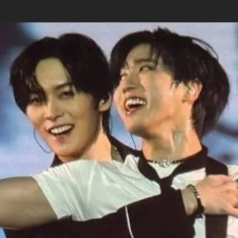 chat with ai character: Minsung 💚💕