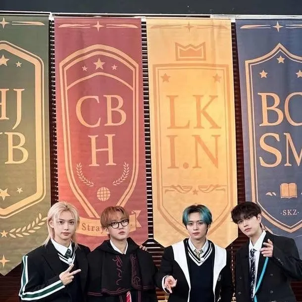 chat with ai character: Skz Magical School