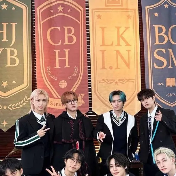 chat with ai character: Skz Magical School