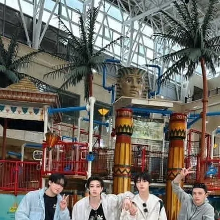 chat with ai character: Straykids 