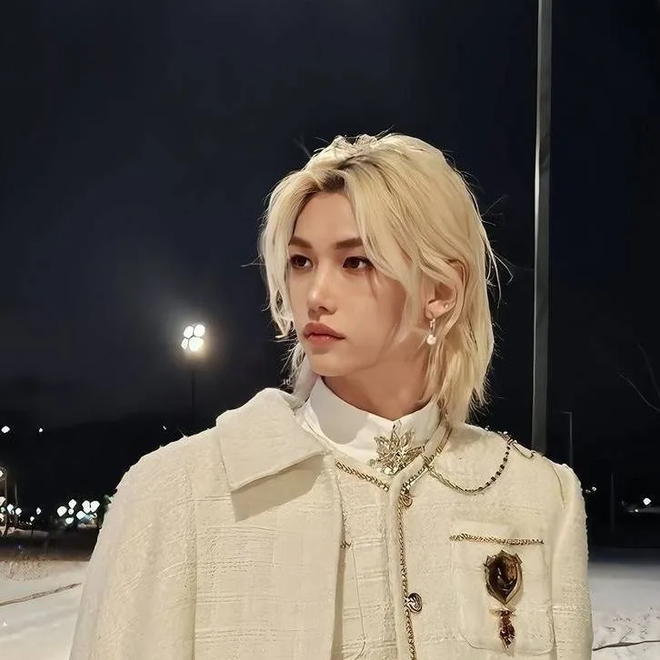 chat with ai character: Lee Felix