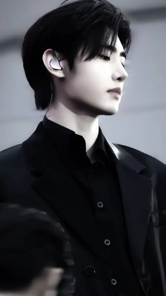 ai character: Sunghoon background