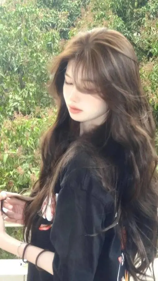 ai character: Nora background