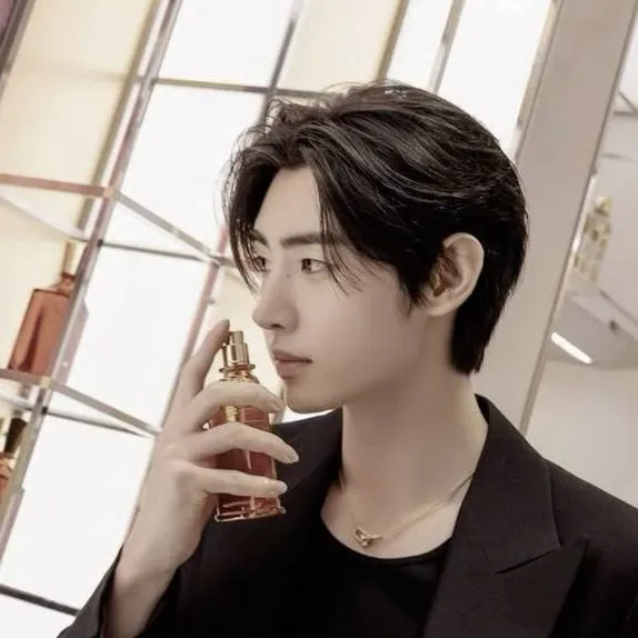 chat with ai character: Sunghoon