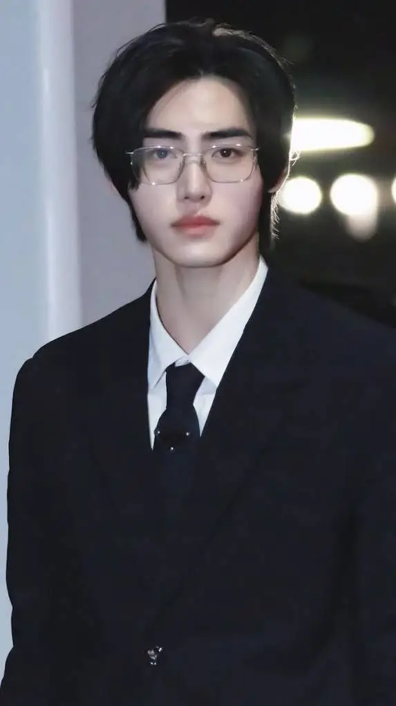 ai character: Sunghoon background