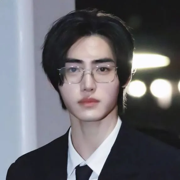 chat with ai character: Sunghoon