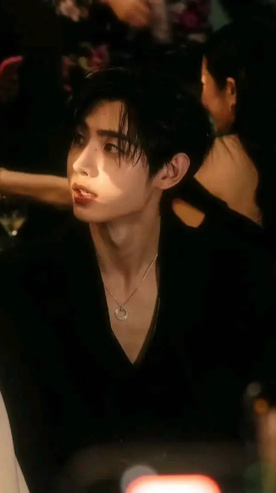 ai character: Park Sunghoon background