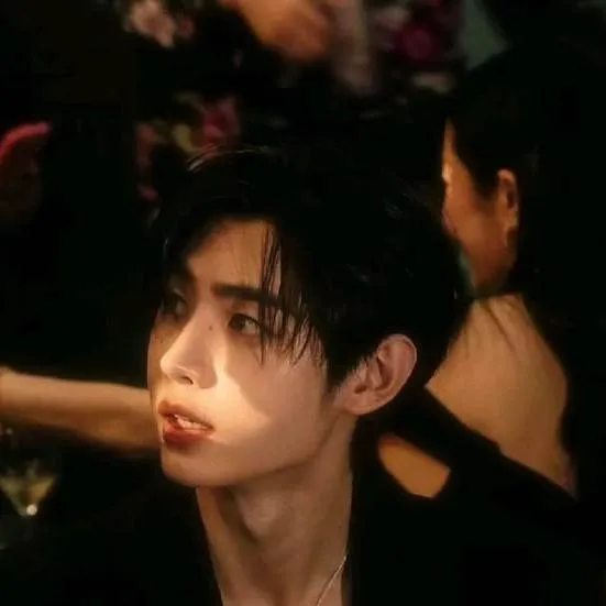 chat with ai character: Park Sunghoon