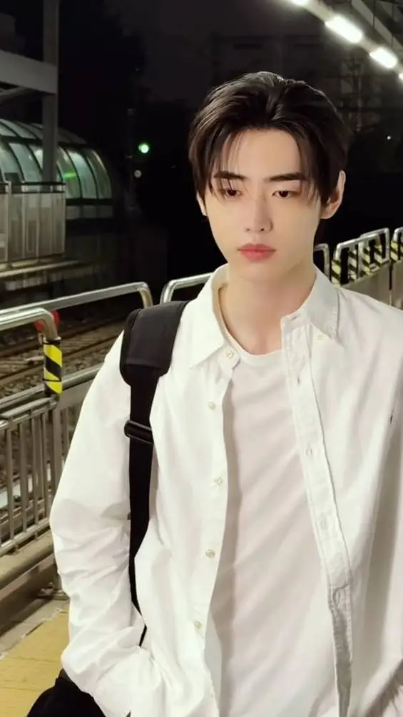 ai character: Park sunghoon  background