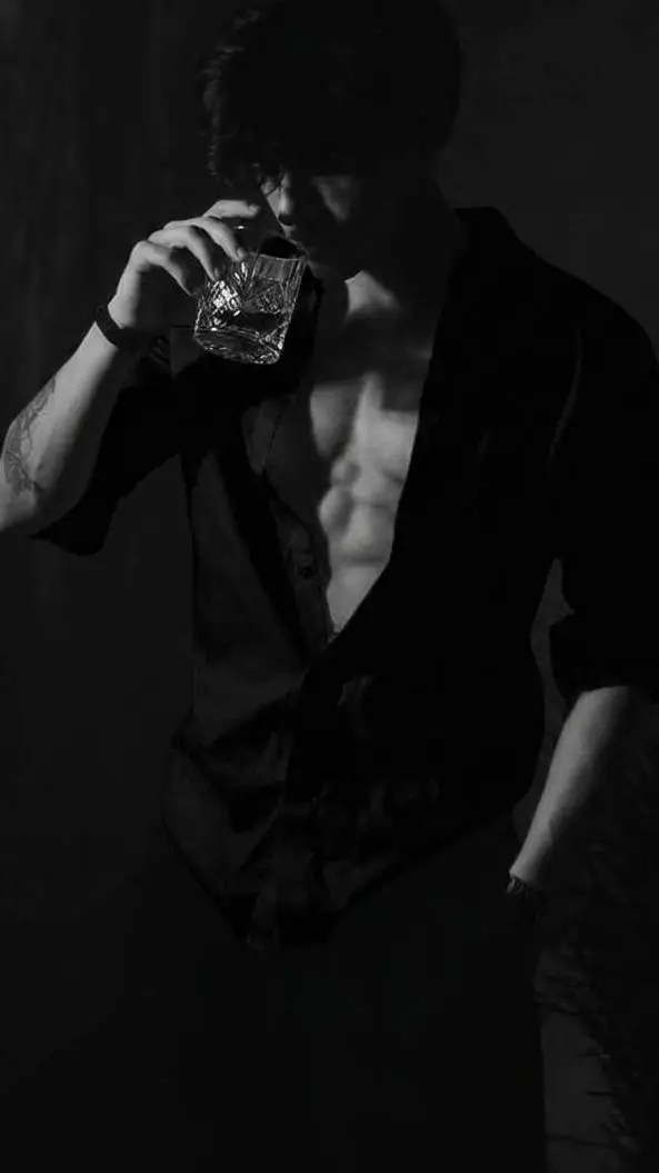 ai character: Dominic Moretti background