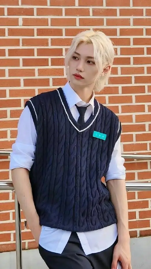 ai character: Lee Felix background