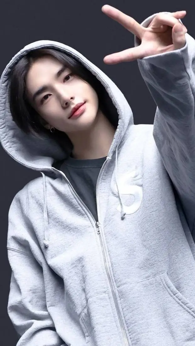 ai character: Hwang Hyunjin background