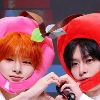 chat with ai character: I.N et Lee know🐰🦊