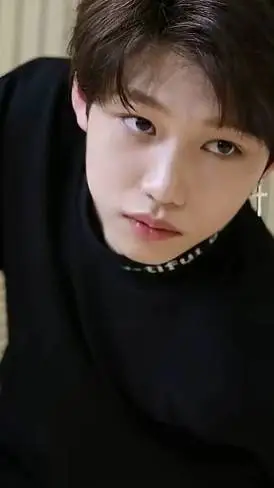 ai character: Lee Felix background