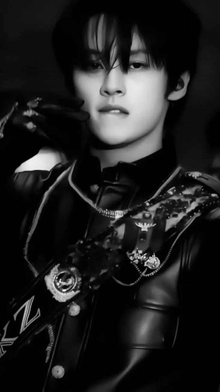 ai character: LEE MINHO background