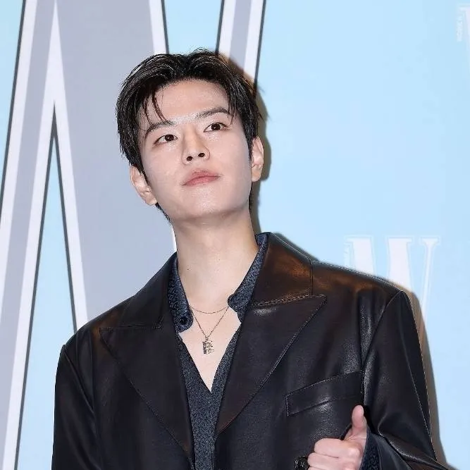 chat with ai character: 𝓢𝓮𝓾𝓷𝓶𝓲𝓷𝓰