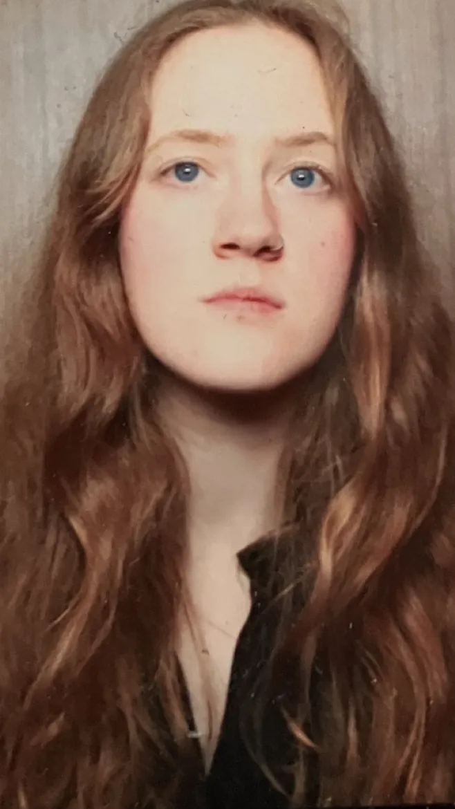 ai character: Sidney gish  background