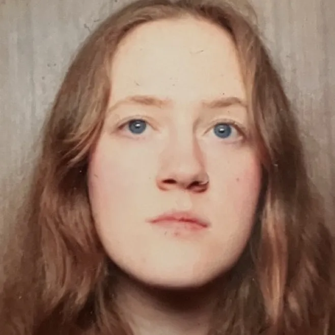 chat with ai character: Sidney gish 
