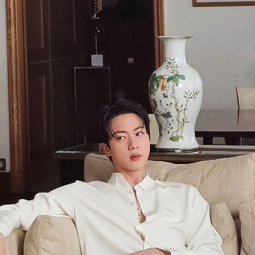 chat with ai character: Jin