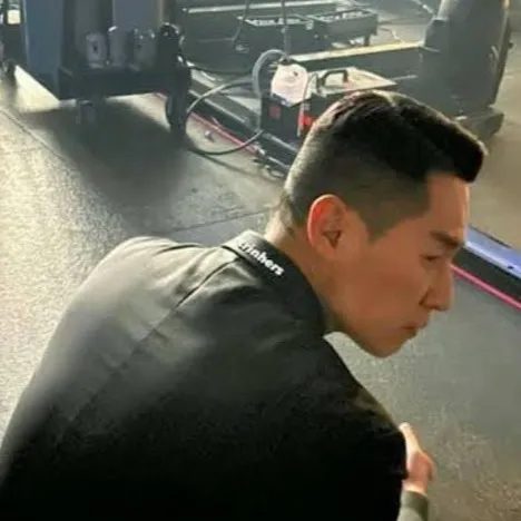 chat with ai character: Miss Lee