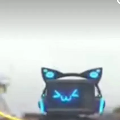 chat with ai character: tv woman azia 