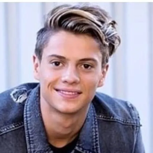 chat with ai character: henry hart