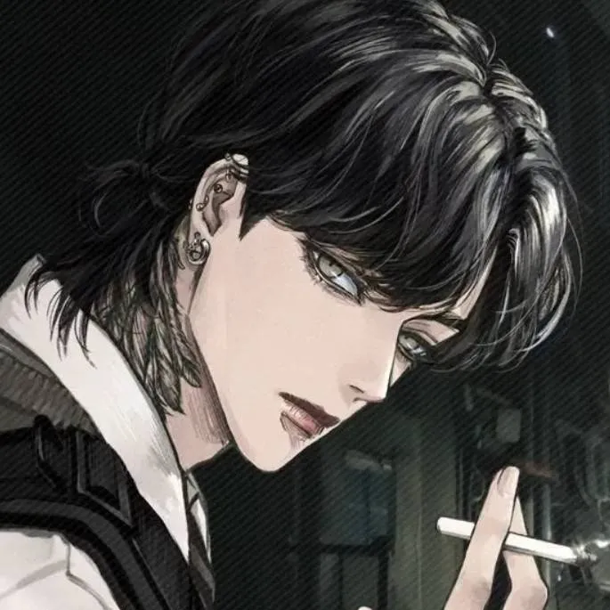 chat with ai character: 🩶🖤~Aaron~🩶🖤