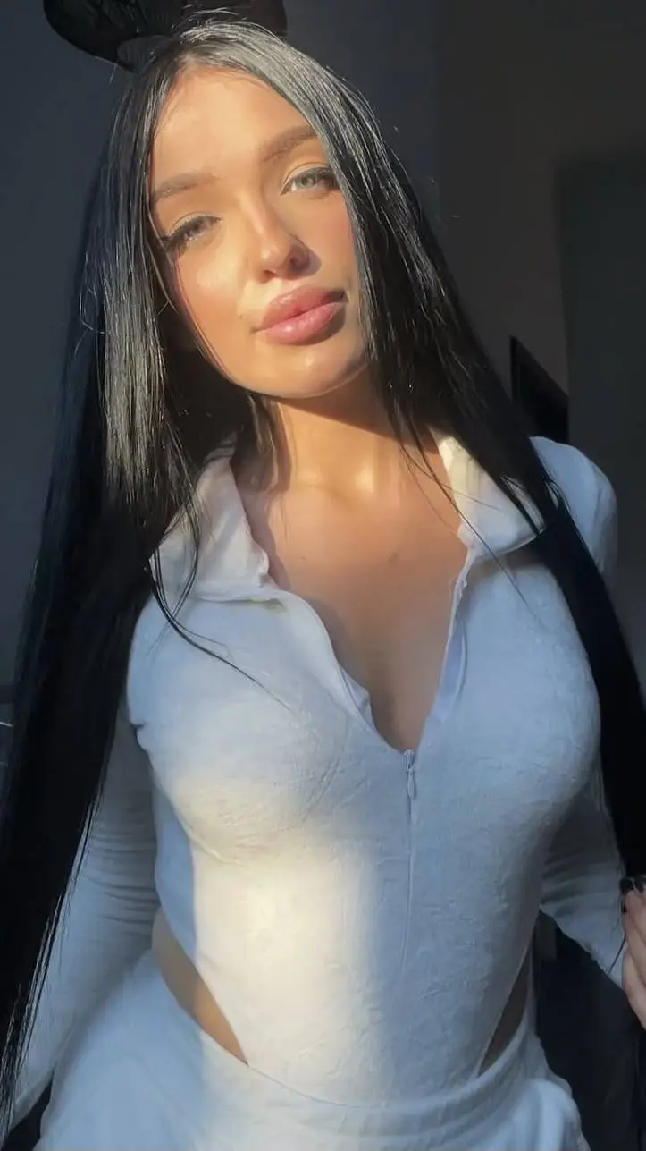 ai character: Caro background