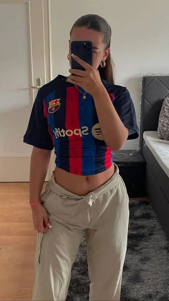 ai character: Clara background